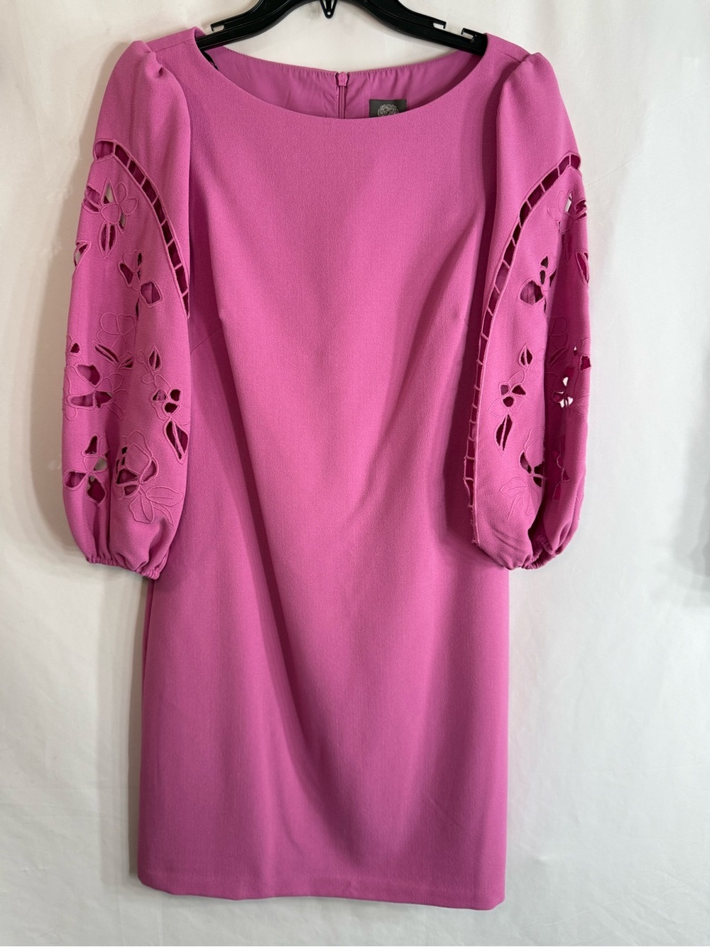 NEW Vince Camuto Crepe Eyelet-Sleeve Shift Dress in Peony, size 8 - Picture 2 of 8